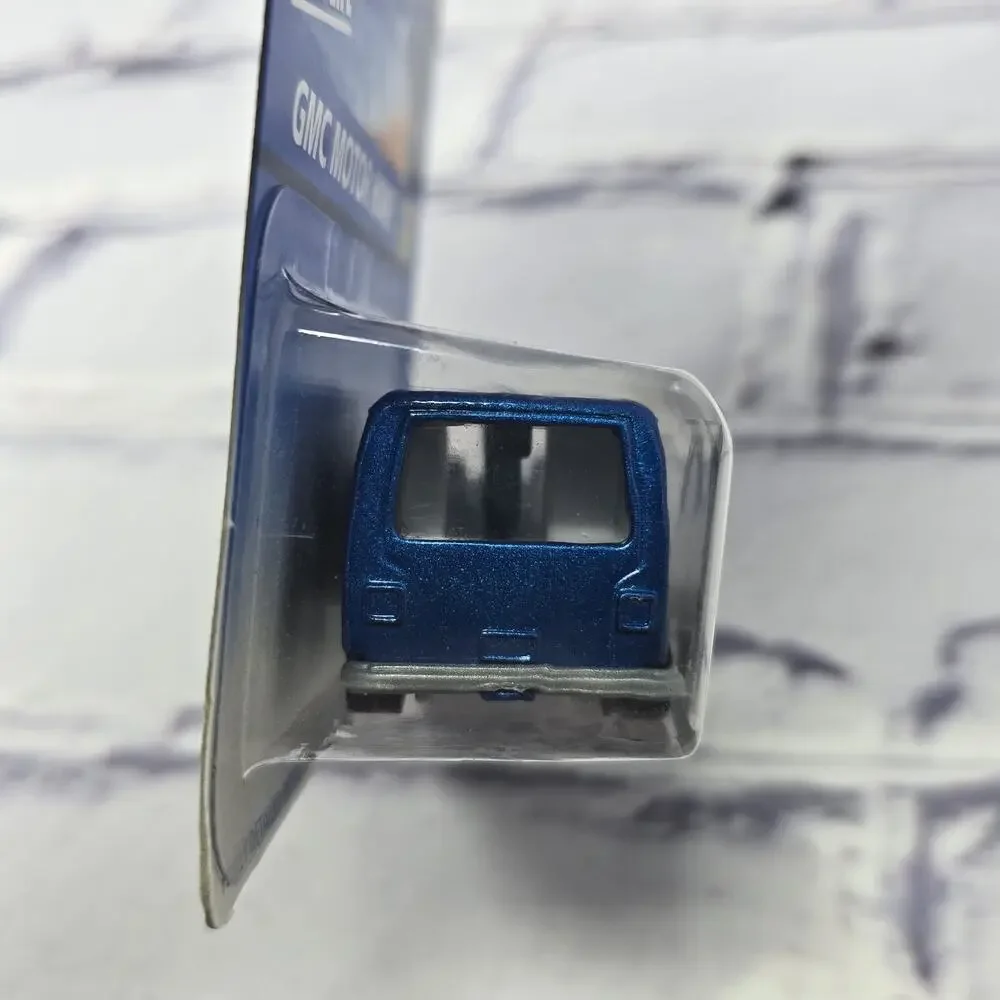 1997 Hot Wheels BLUE GMC Motor Home HW Racing Detailed Interior Collector #524